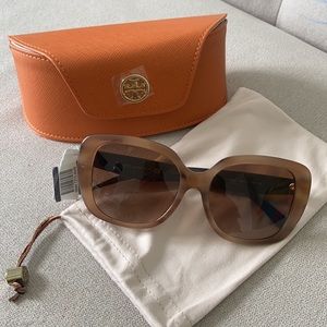 NWT Tory Burch 56mm Square oversize Sunglasses